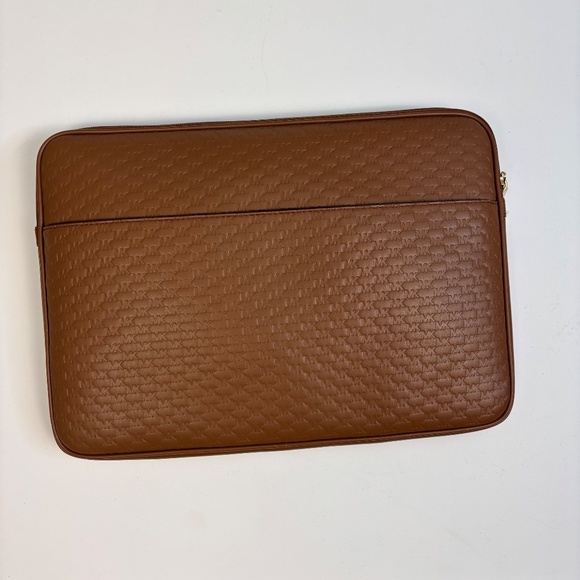 Michael Kors Quilted Camel Laptop Holder NWOT - Picture 3 of 5